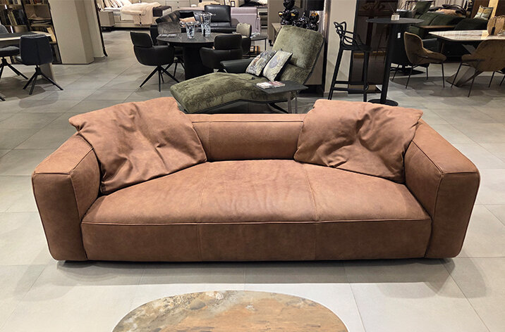 Sofa z poduszkami Camerton dostępna w salonie Kler w Gdańsku Sofa z poduszkami Kler Camerton z korzystnym rabatem